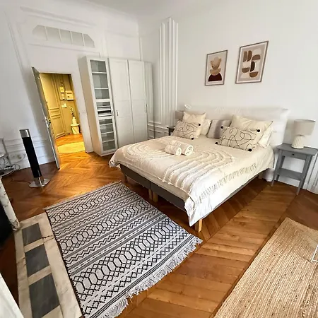 Appartement Elegant 2 Bedroom Arc De Triomphe Parijs