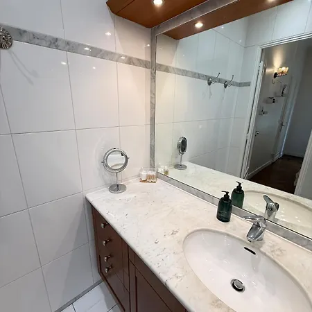 Elegant 2 Bedroom Arc De Triomphe Parijs