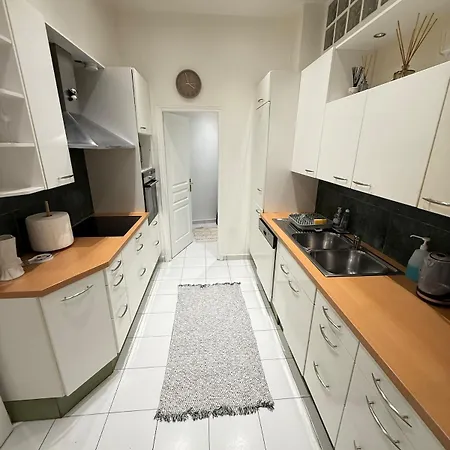 Elegant 2 Bedroom Arc De Triomphe *