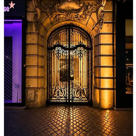 Elegant 2 Bedroom Arc De Triomphe